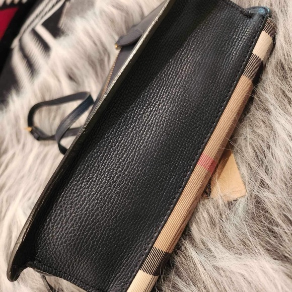 Authentic Burberry Bag. Check the code and you can authenticate. - Picture 14 of 17